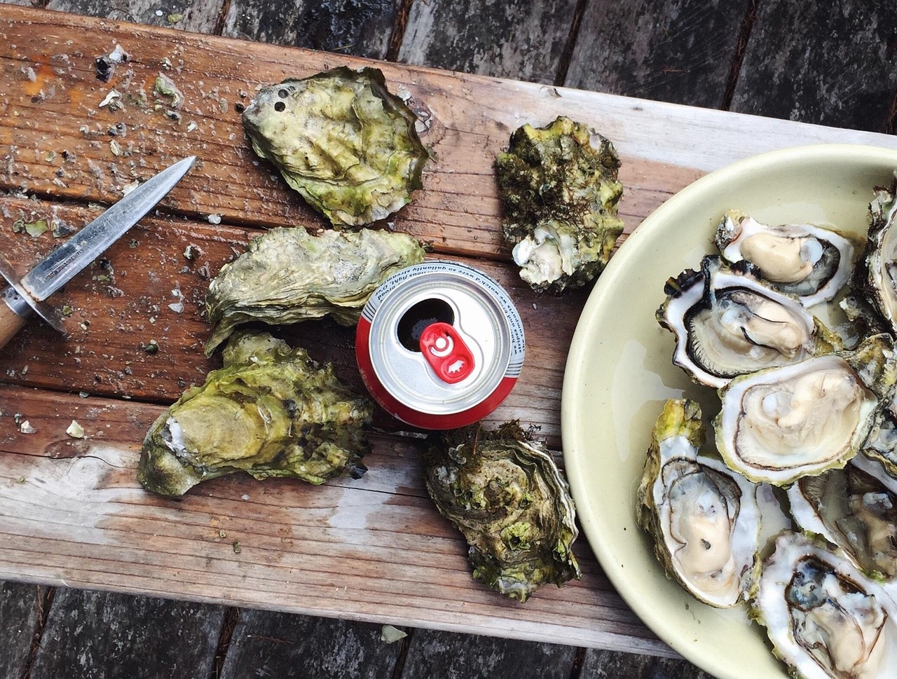 How to shuck an oyster